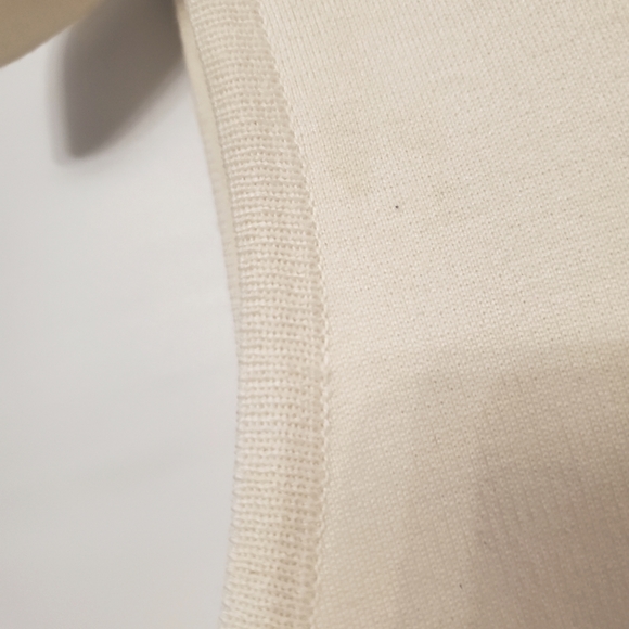 St John Knits sleeveless top on ivory - Picture 4 of 4
